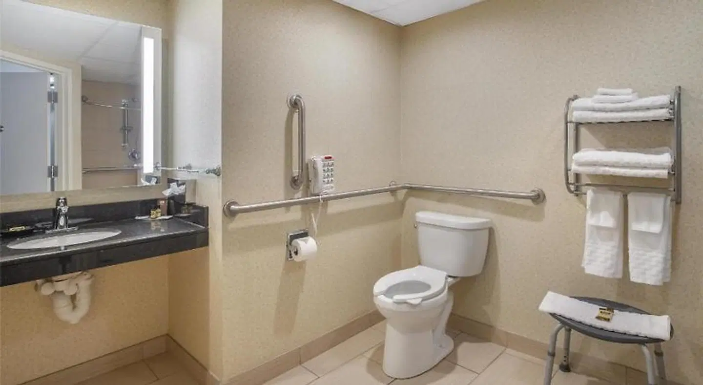 Best Western Plus Sovereign Hotel - Keene Badezimmer