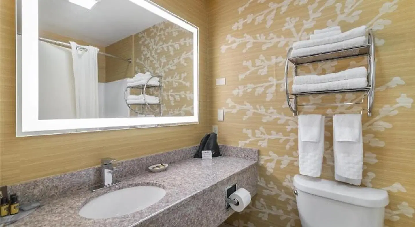 Best Western Plus Sovereign Hotel - Keene Badezimmer