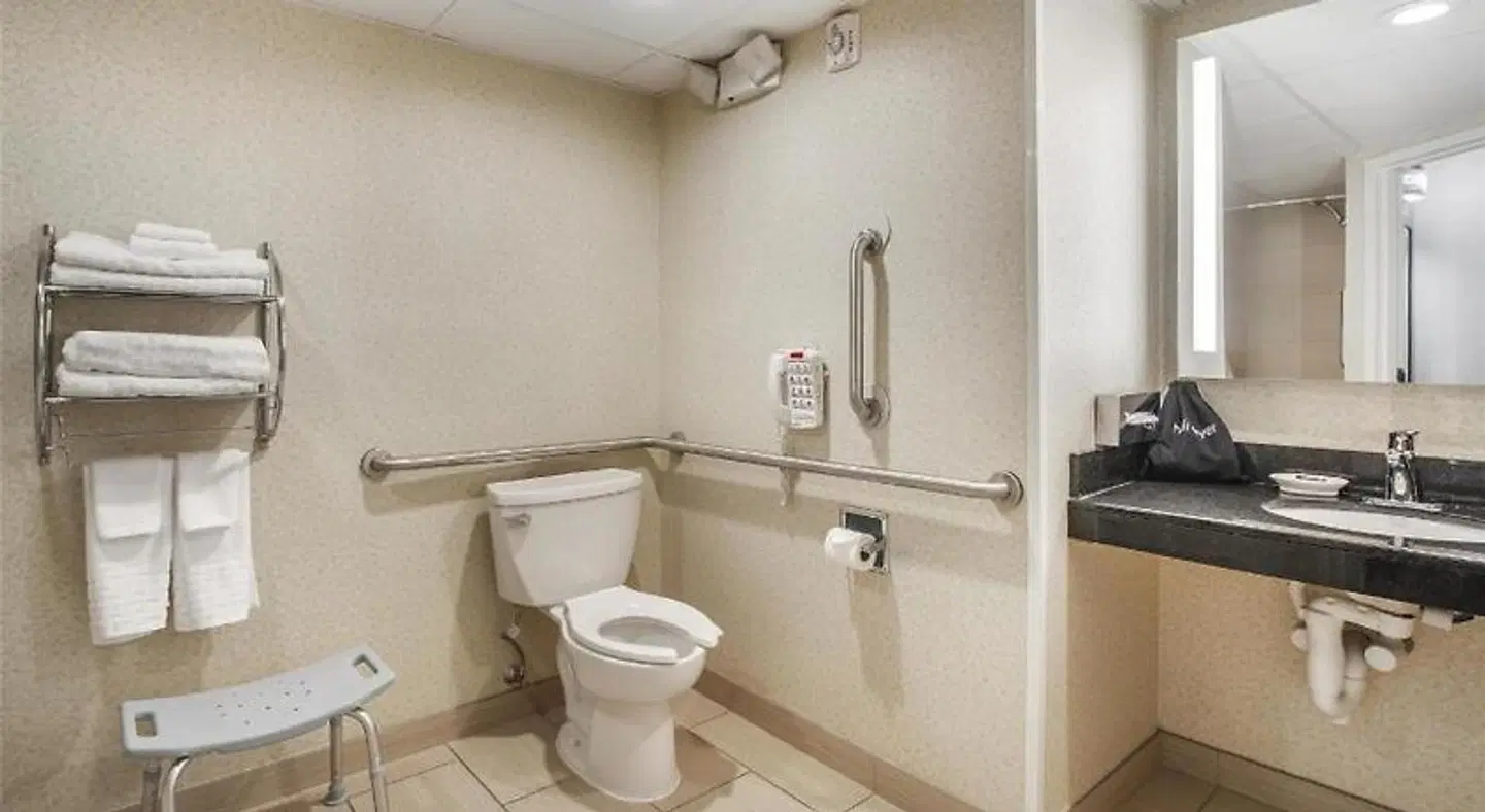 Best Western Plus Sovereign Hotel - Keene Badezimmer