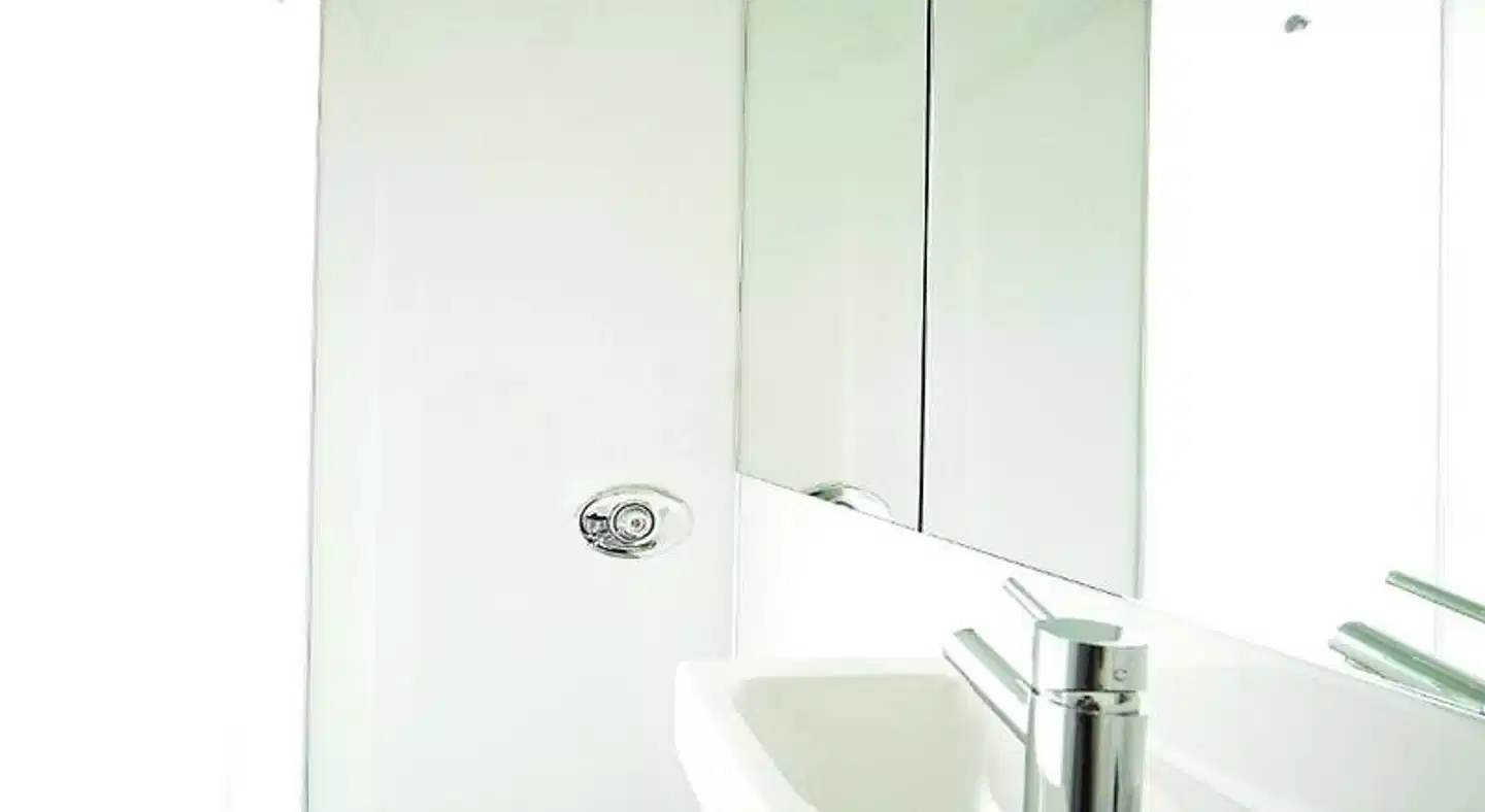 Snoozebox Olympic Park Badezimmer