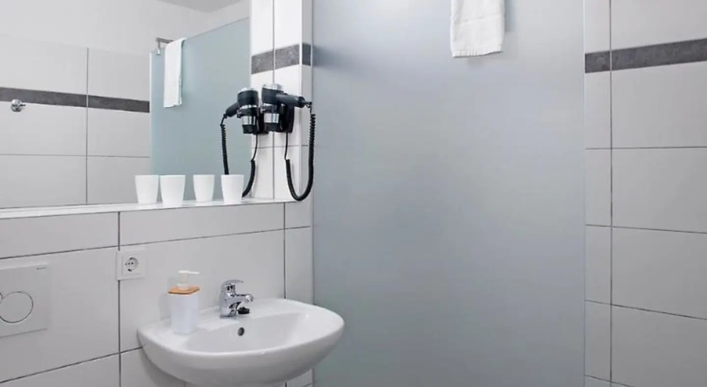 OEKOTEL Hohenems Badezimmer