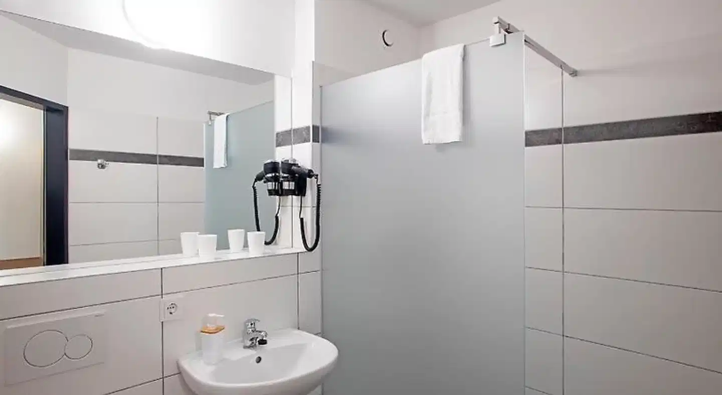 OEKOTEL Hohenems Badezimmer