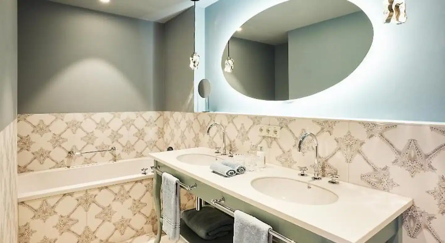 The Leo Grand Badezimmer
