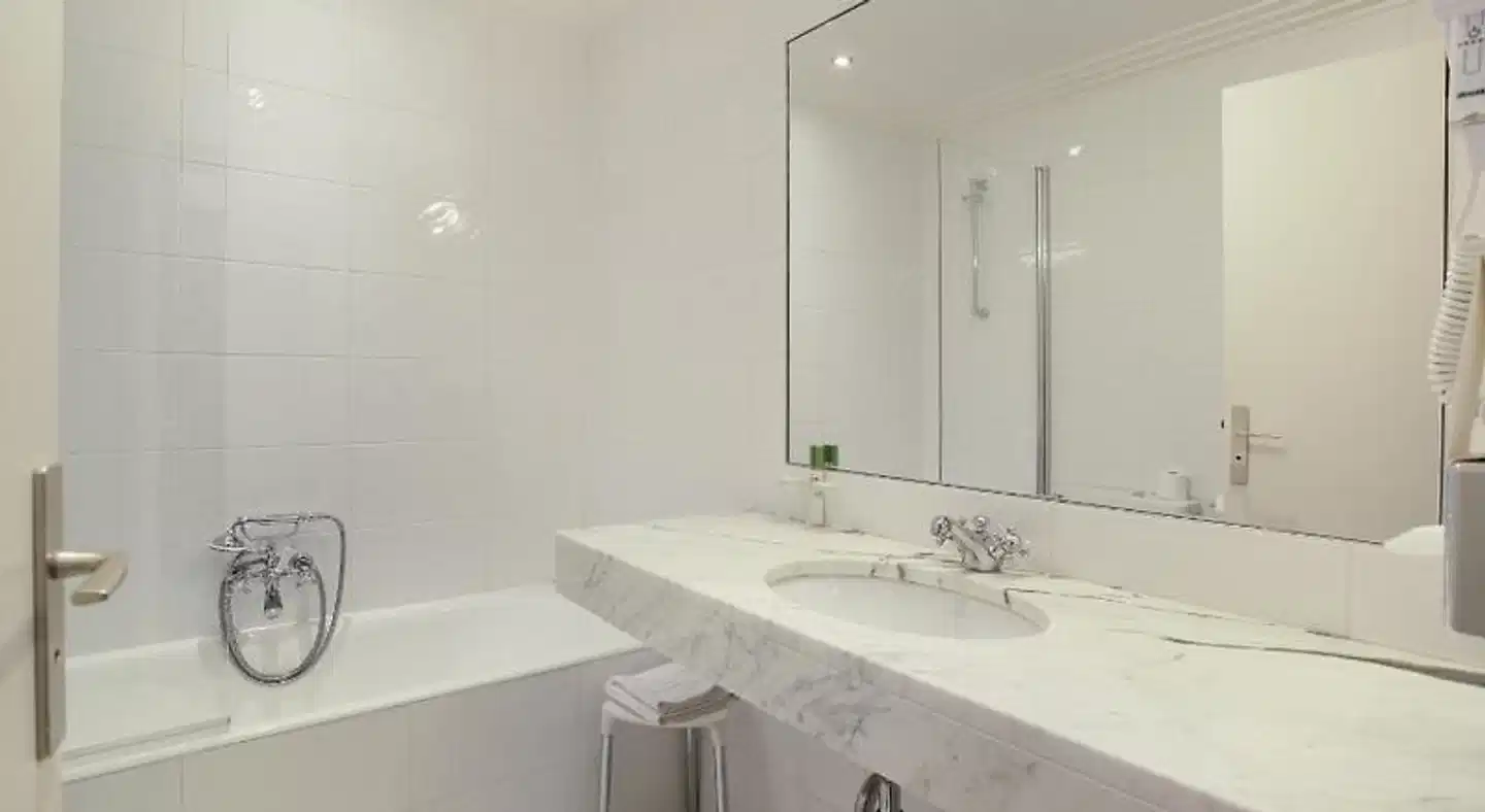 Hôtel du Printemps Badezimmer