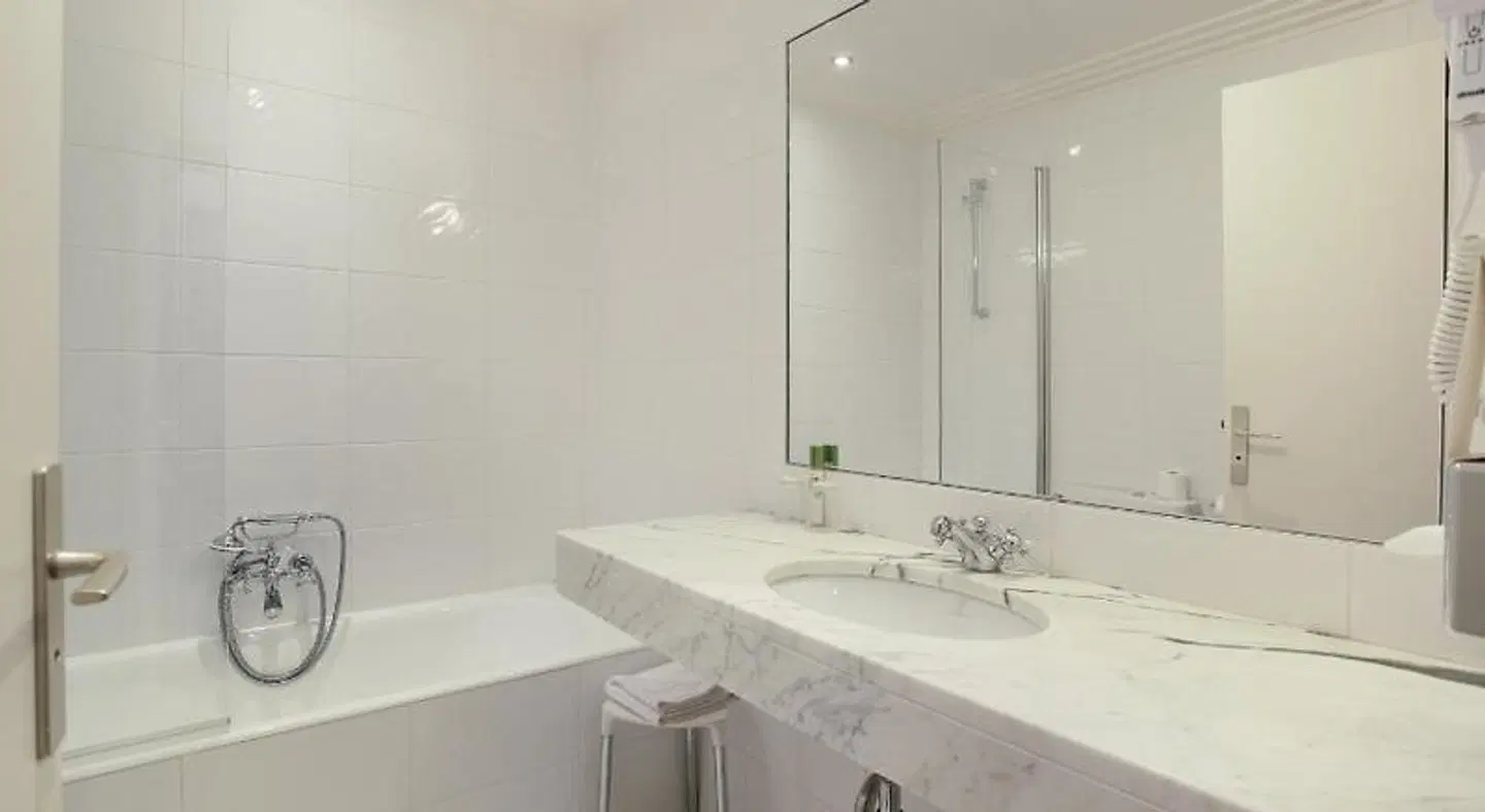 Hôtel du Printemps Badezimmer