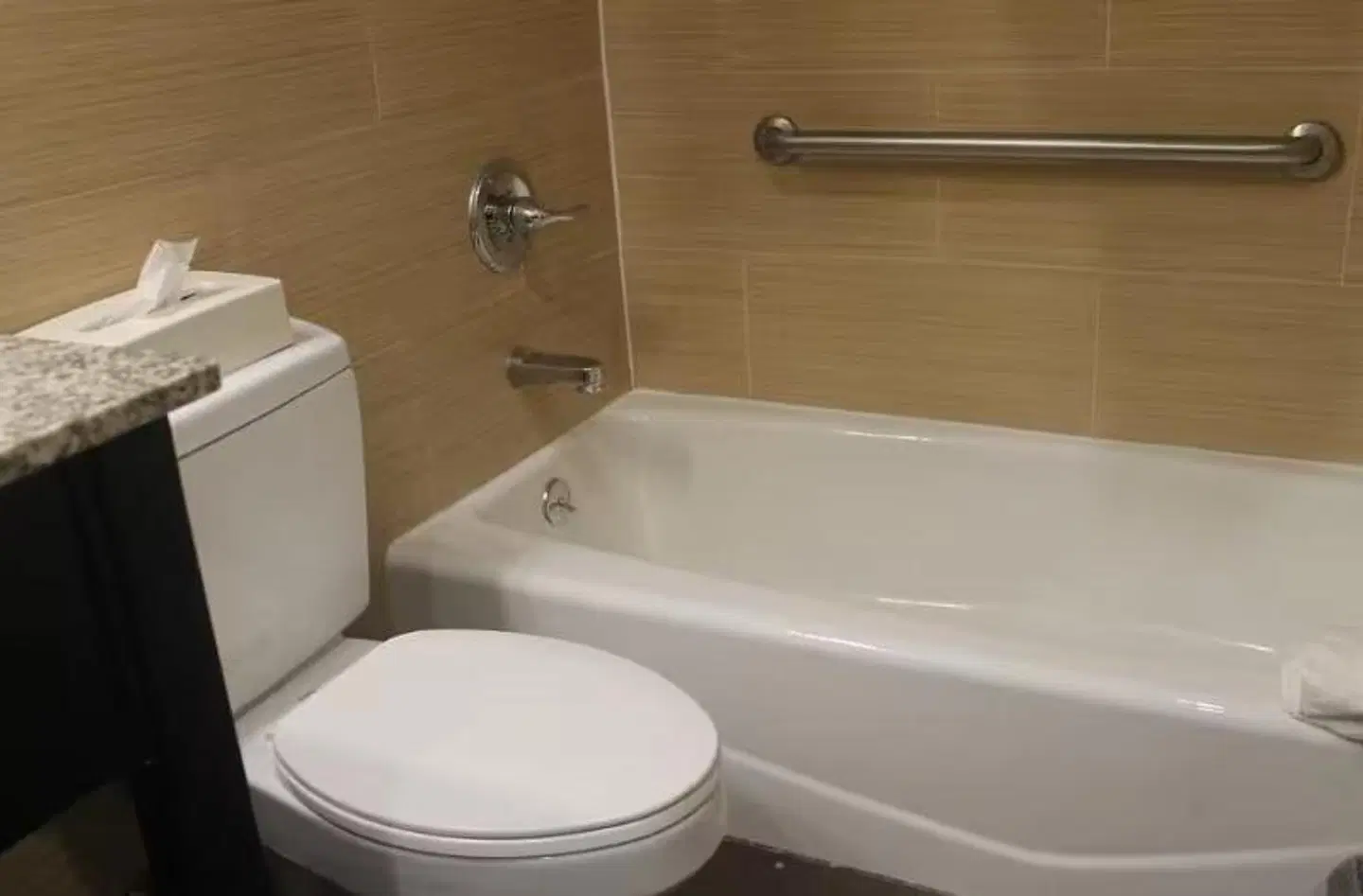 Days Inn by Wyndham Brooklyn Borough Park Badezimmer