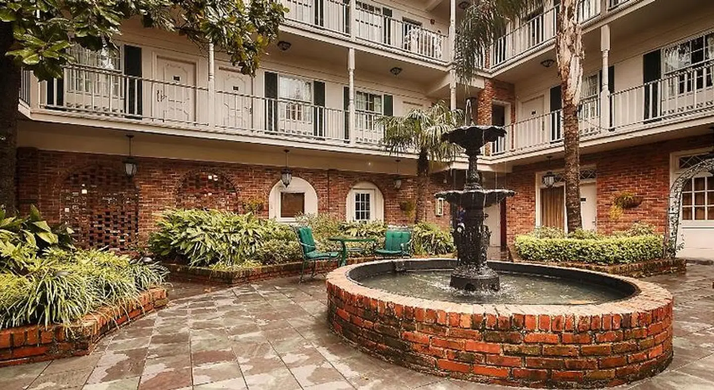 Best Western Plus Landmark French Quarter EXTERIOR
