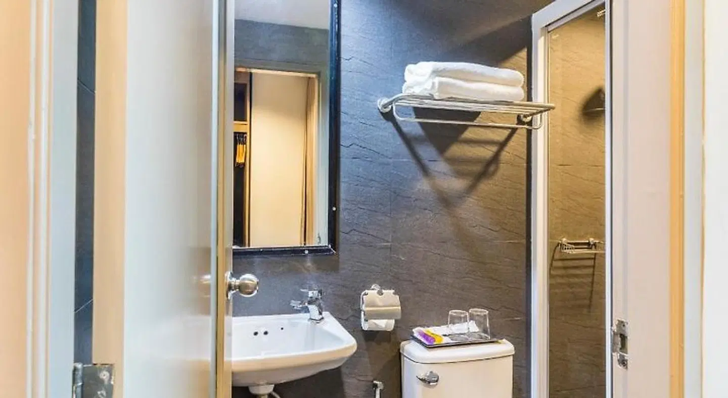 Livotel Hotel Hua Mak Bangkok Badezimmer