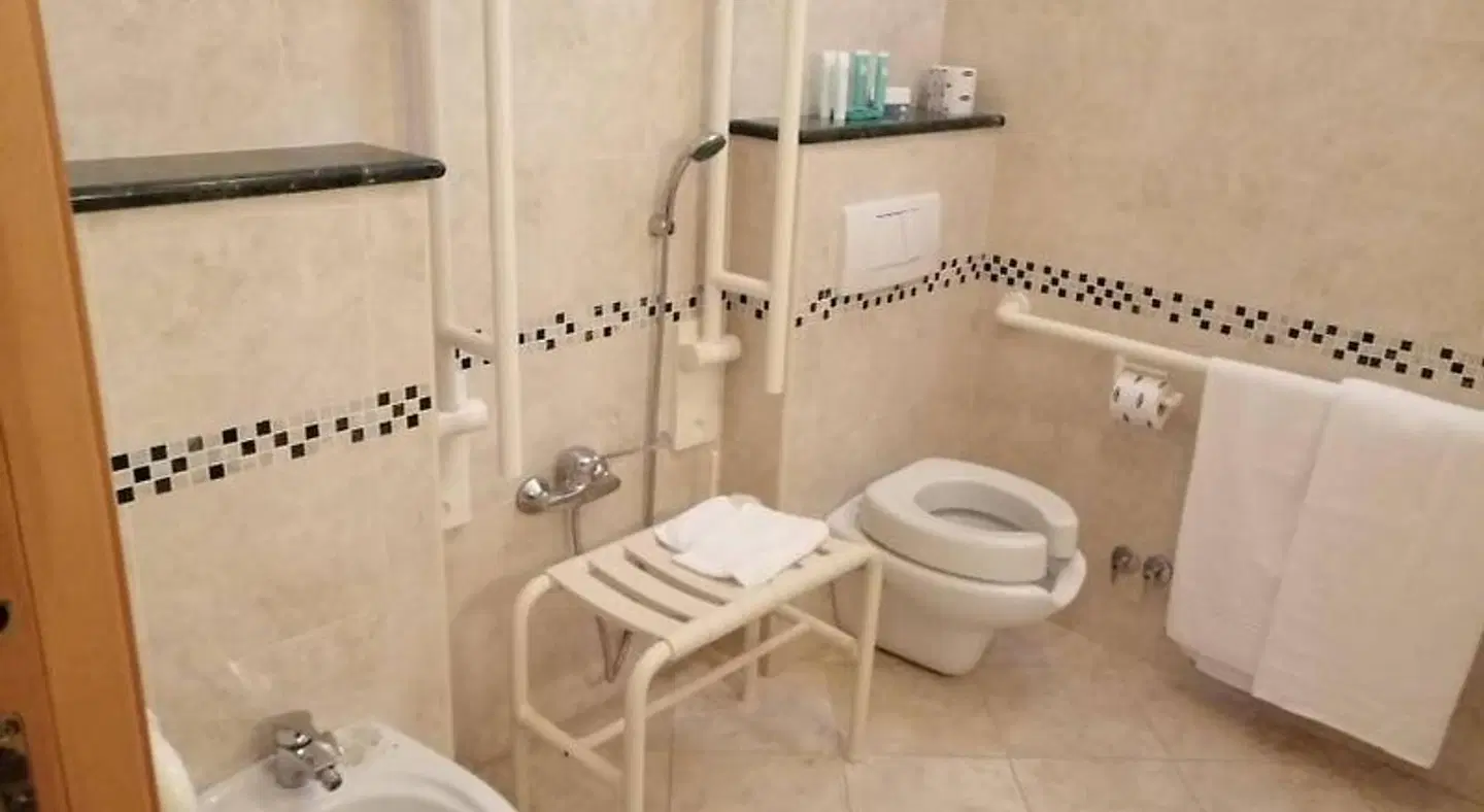 Hotel Airone Badezimmer