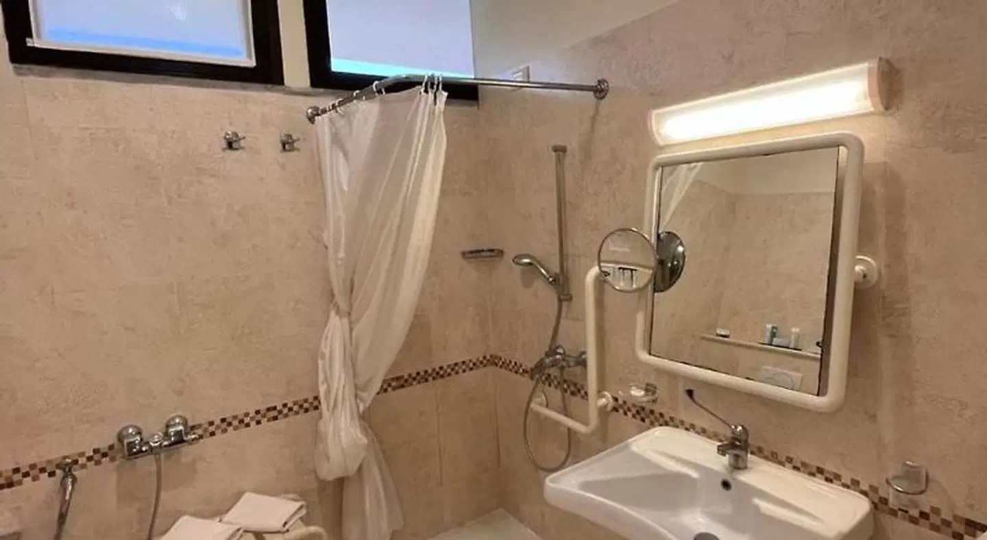Hotel Airone Badezimmer