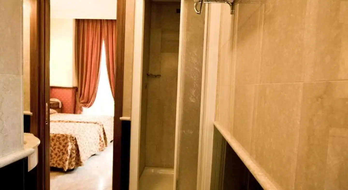 Hotel Donatello Badezimmer