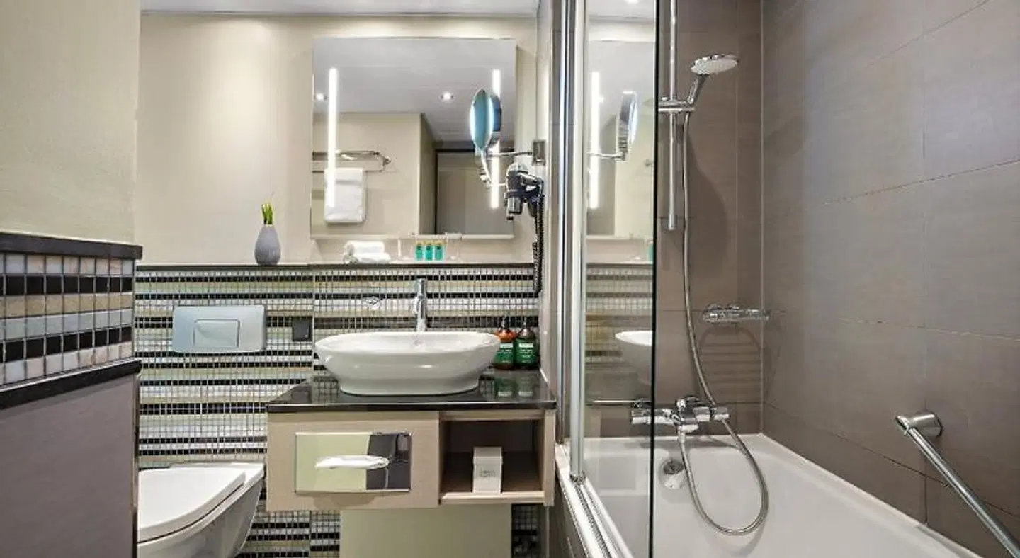 Crowne Plaza Berlin City Centre Ku'damm Badezimmer