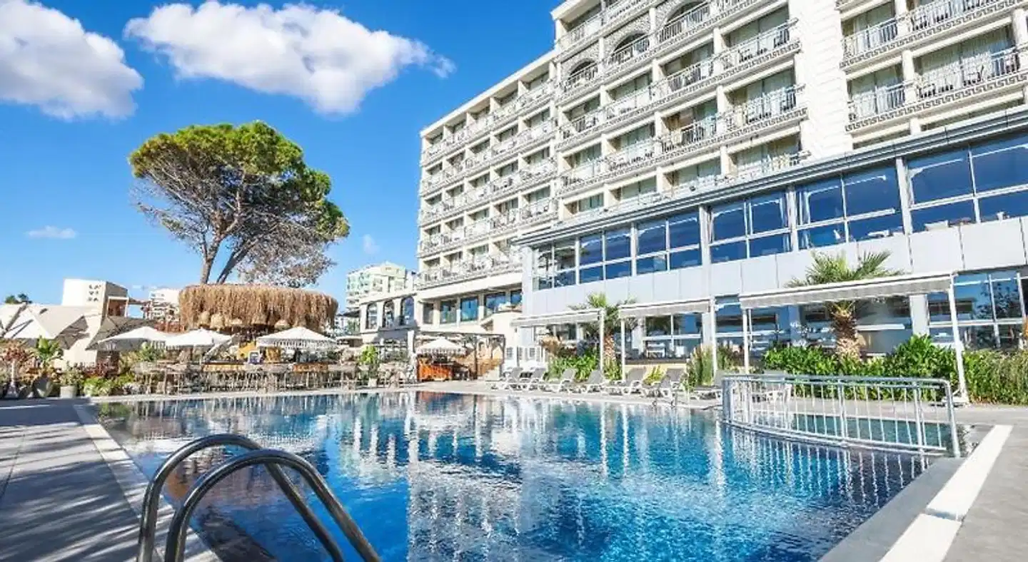 Lara Hotel Aussenansicht