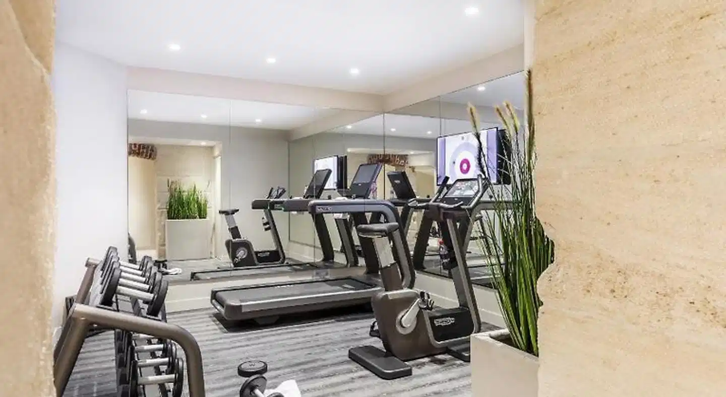 Champs-Elysées Mac Mahon Sport und Entertainment