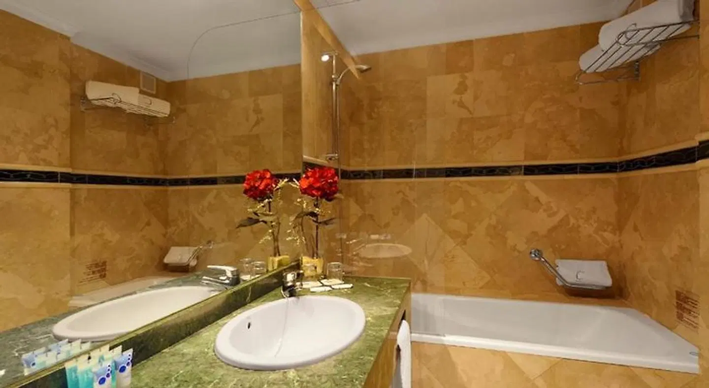 Eurostars Las Adelfas Badezimmer