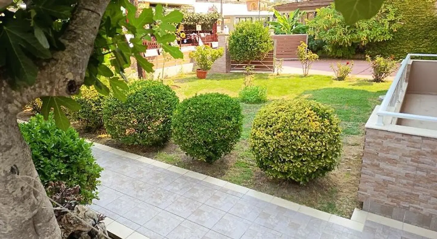 Toula's Apartments Garten