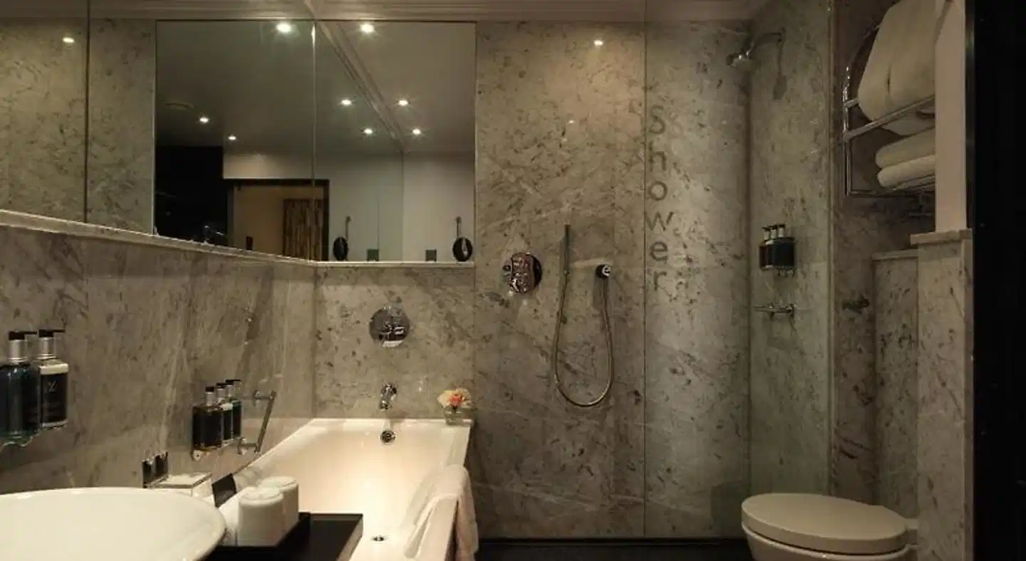 The May Fair Hotel Badezimmer