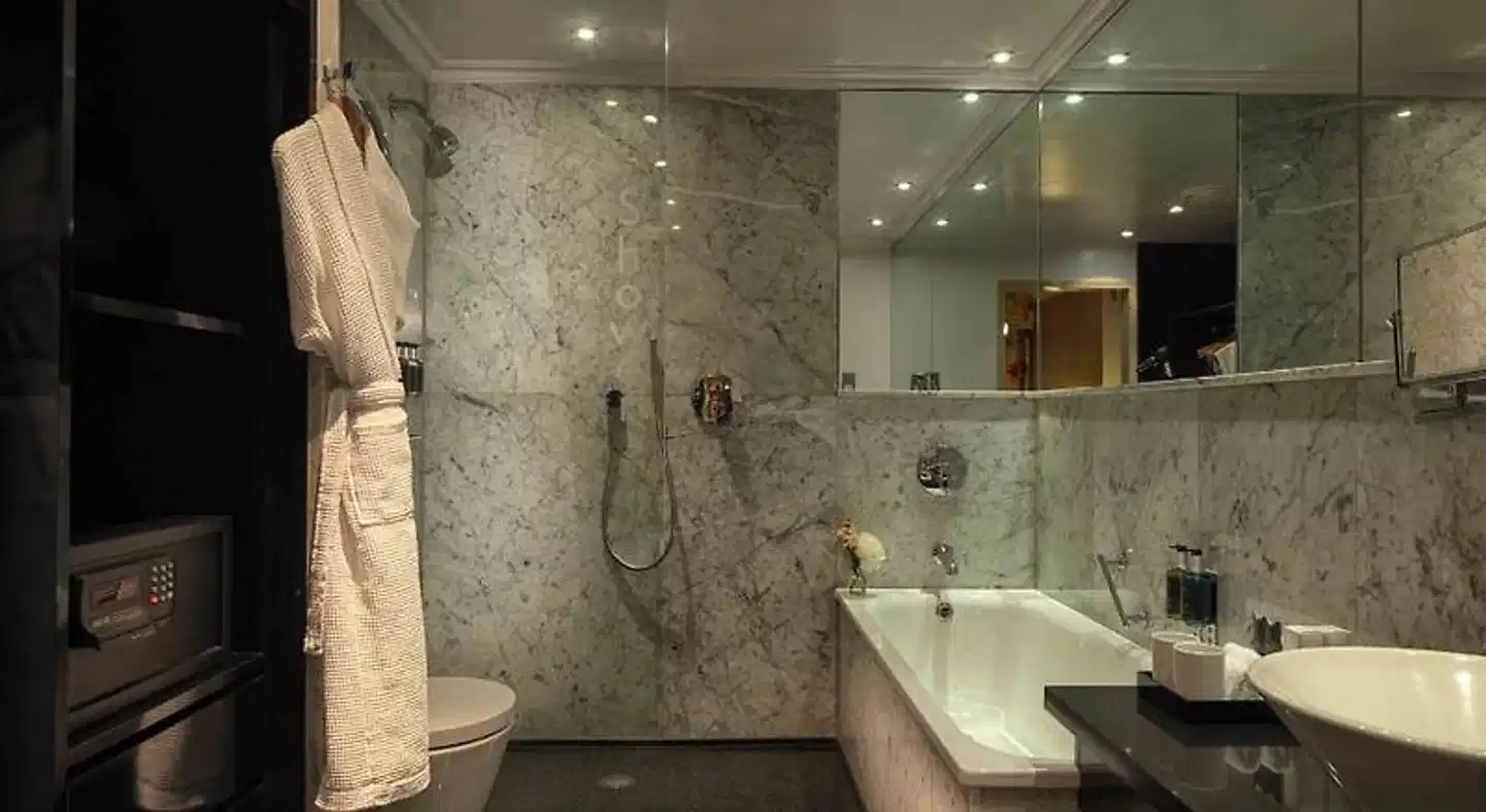 The May Fair Hotel Badezimmer