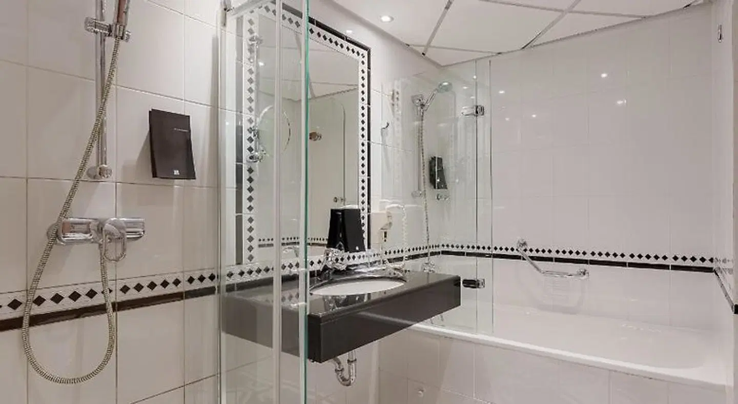 Radisson Blu Ridzene Hotel, Riga Badezimmer