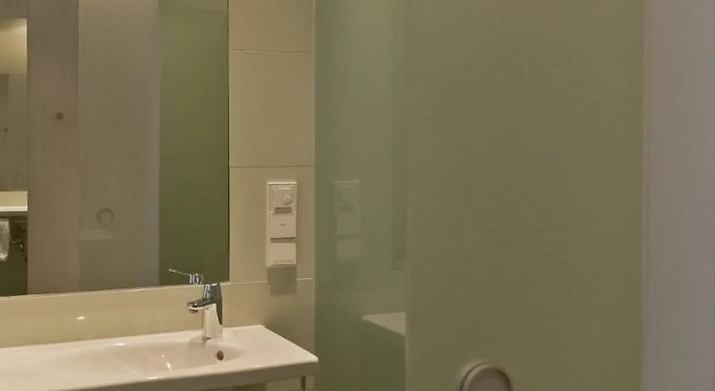 Super 8 by Wyndham Munich City North Badezimmer