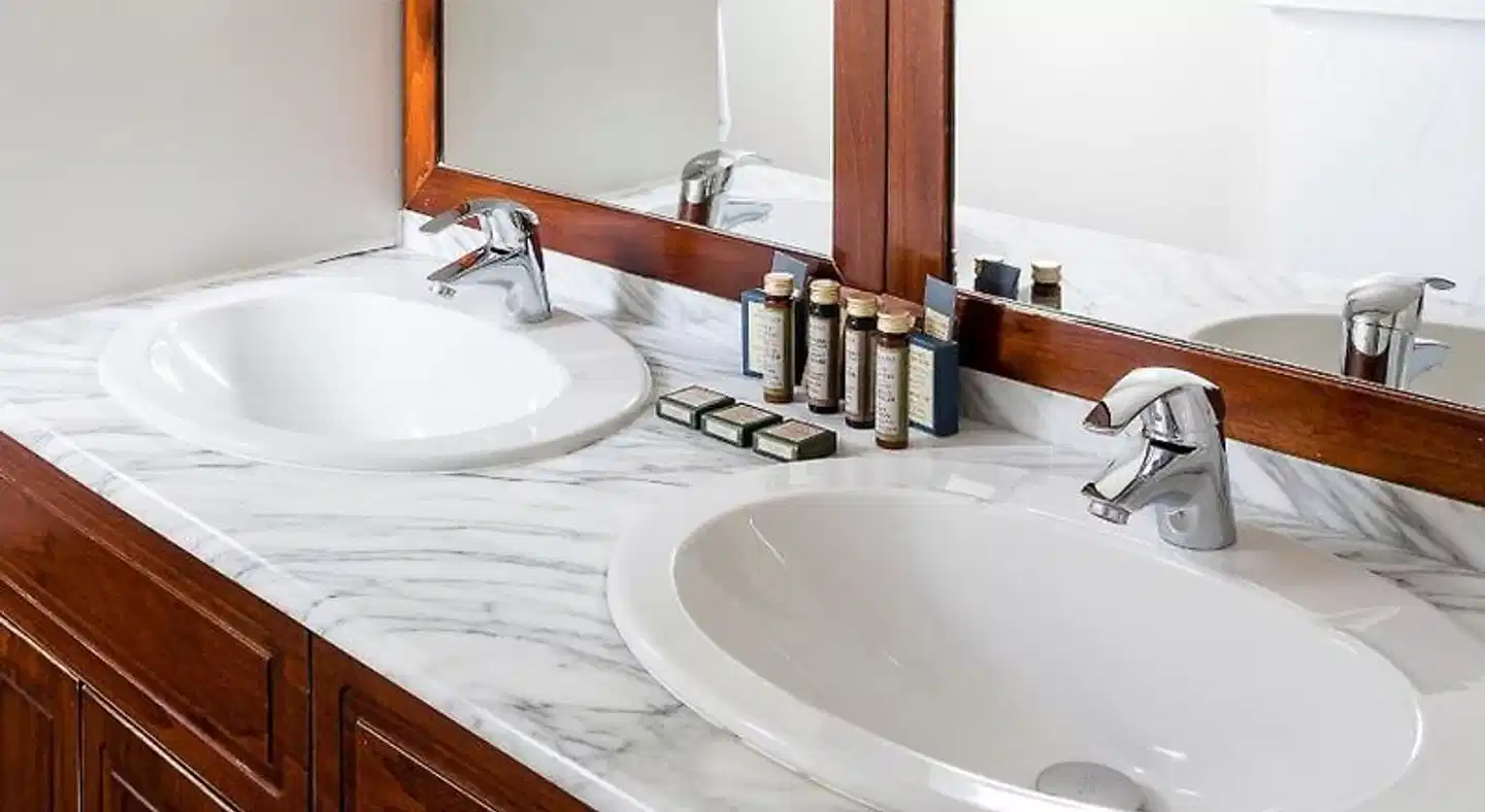 Hôtel de lHorloge Badezimmer