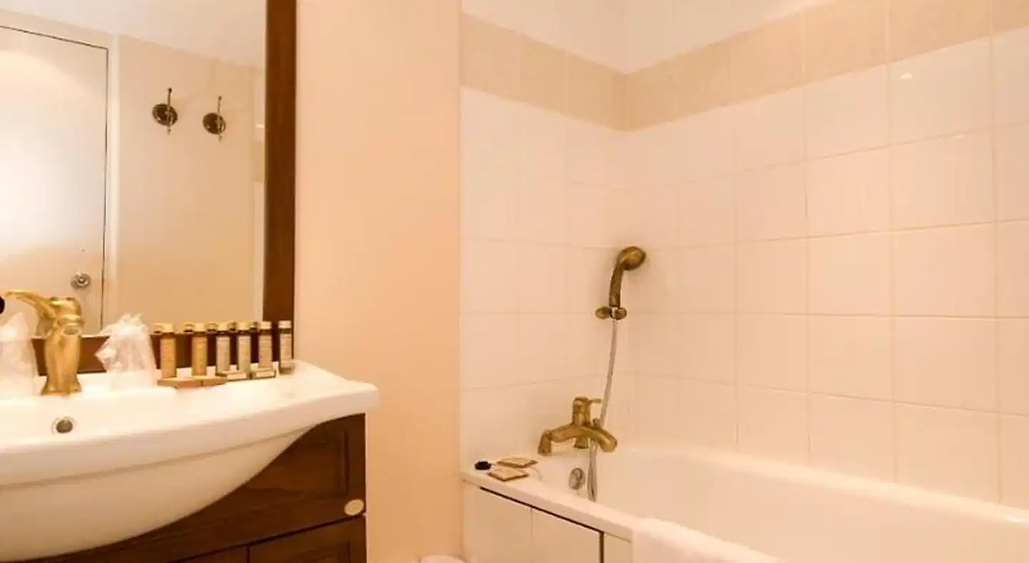 Hôtel de lHorloge Badezimmer