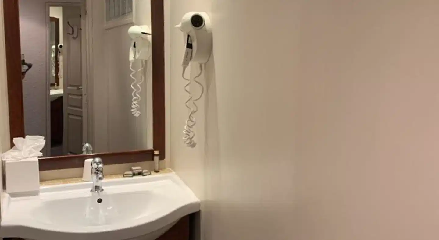 Hôtel de lHorloge Badezimmer