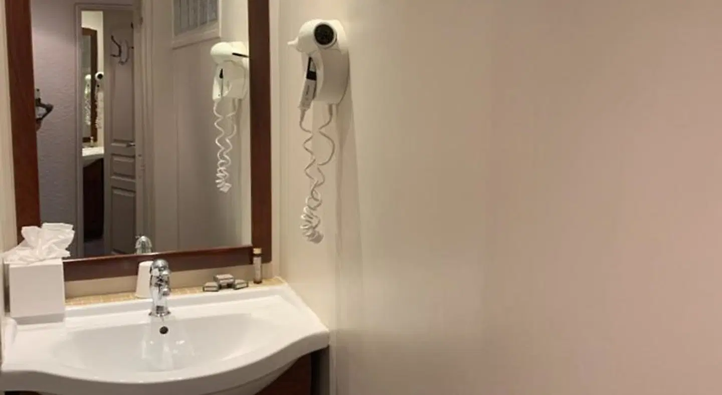 Hôtel de lHorloge Badezimmer