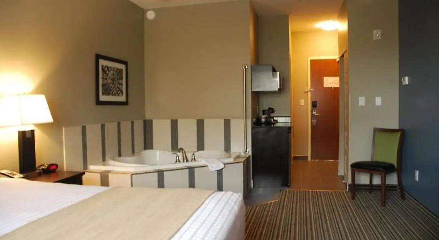 Best Western Plus Fort Saskatchewan Inn & Suites ROOM_EXAMPLE