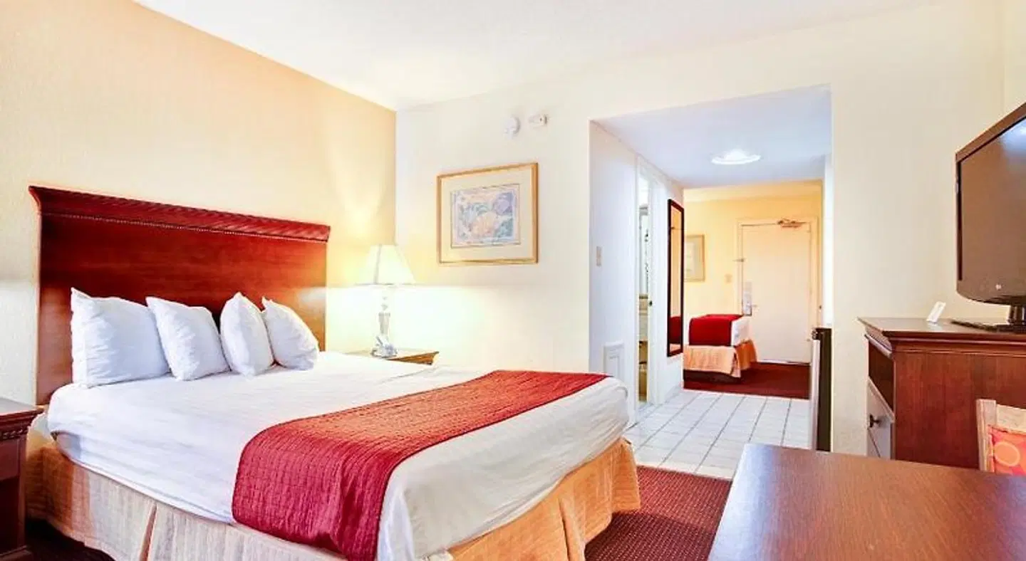 Best Western Ocean Sands Beach Resort ROOM_EXAMPLE