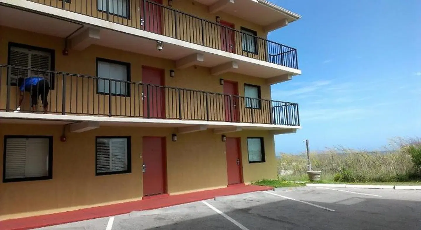 Best Western Ocean Sands Beach Resort EXTERIOR