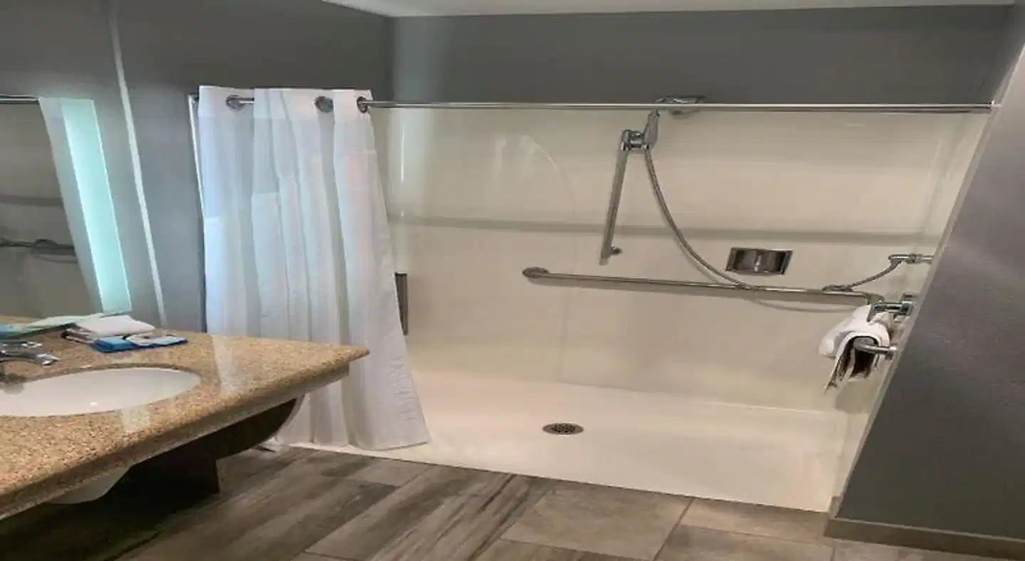 Holiday Inn Express Paso Robles Badezimmer