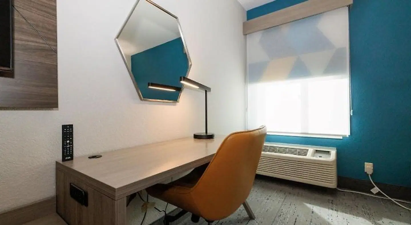 Holiday Inn Express & Suites Berkely by IHG ROOM_EXAMPLE