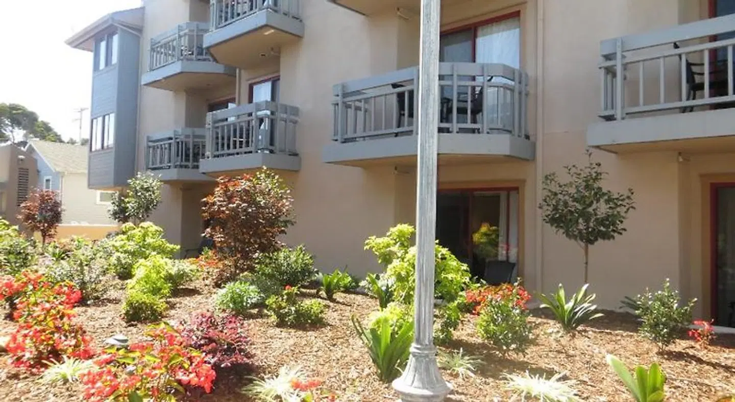 Victorian Inn EXTERIOR