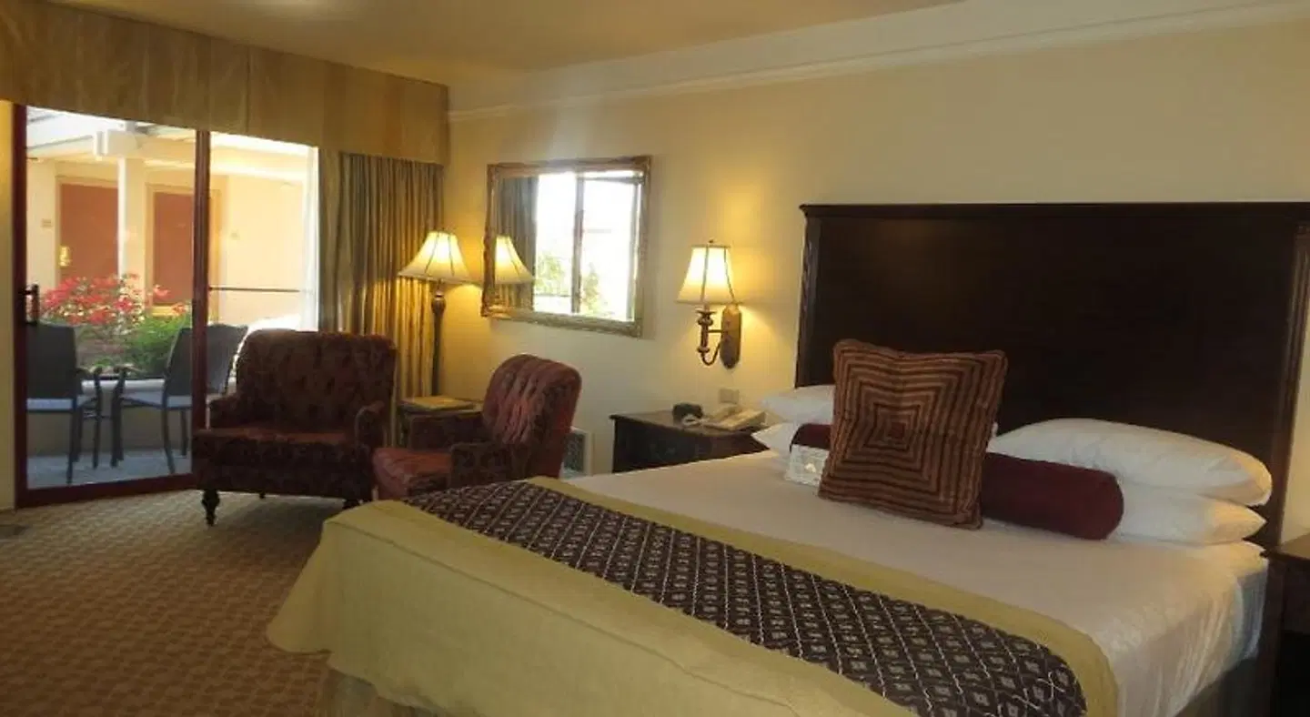 Victorian Inn ROOM_EXAMPLE