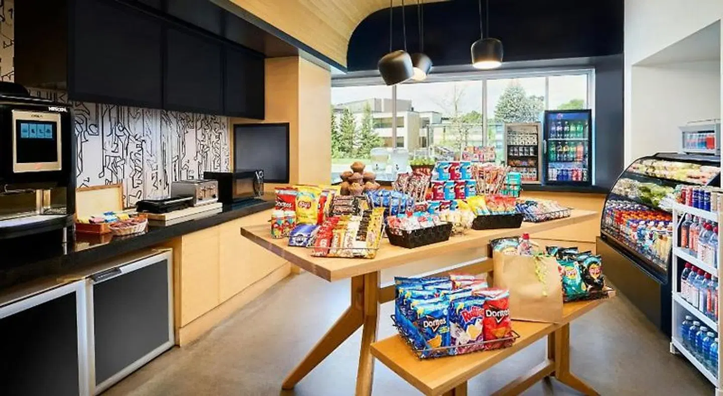 Aloft Montreal Airport Restaurant