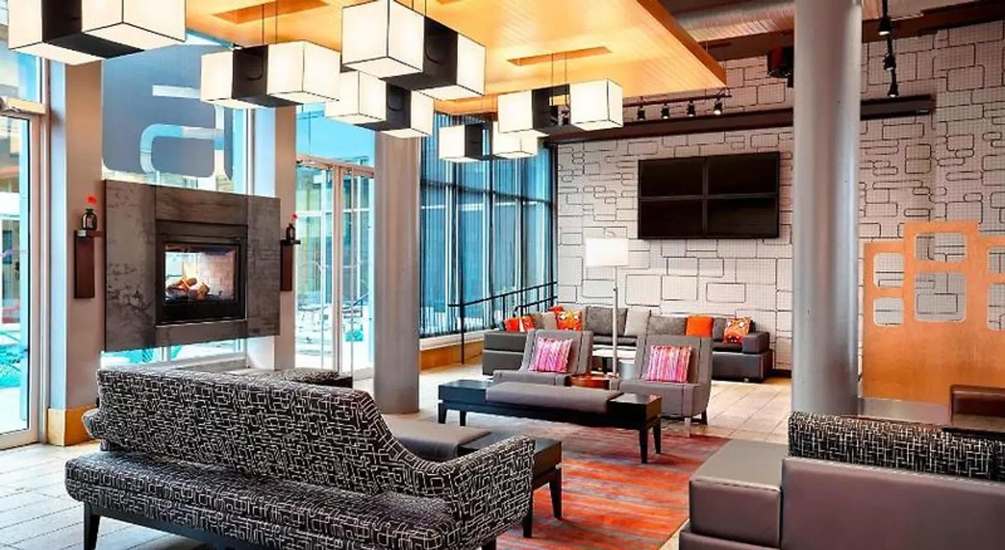 Aloft Montreal Airport LOUNGE_LOBBY