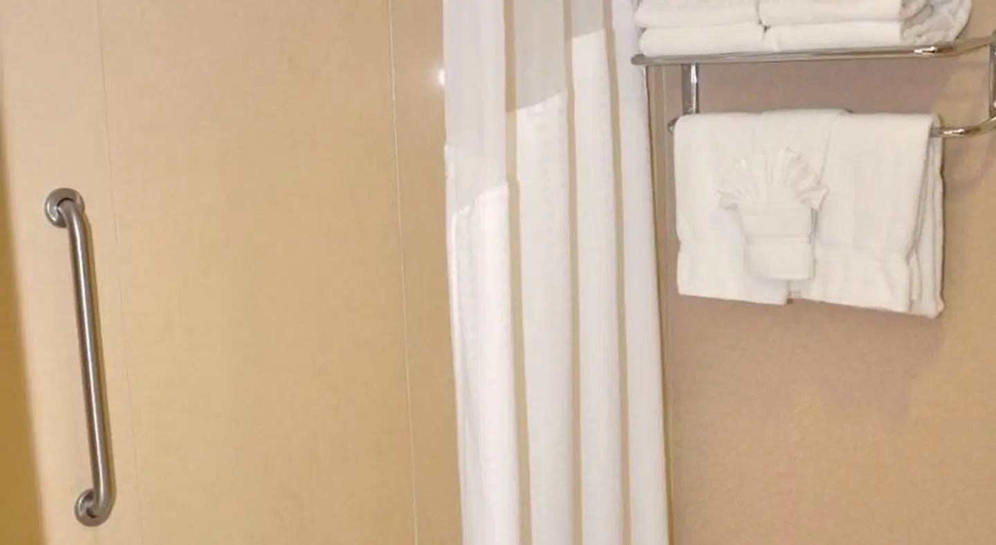 Holiday Inn & Suites Oakland - Airport by IHG LOUNGE_LOBBY