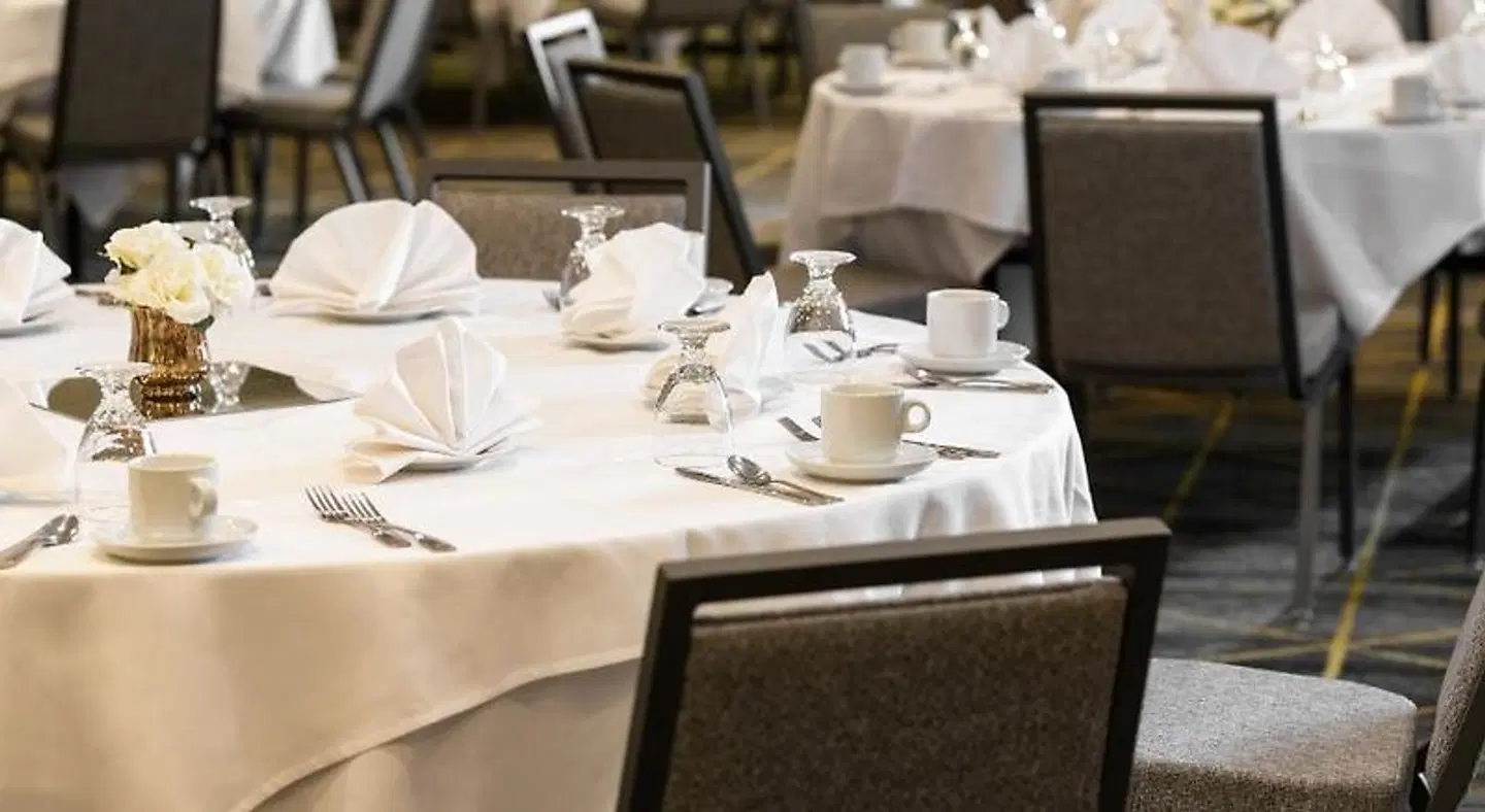 Holiday Inn & Suites Oakland - Airport by IHG Restaurant