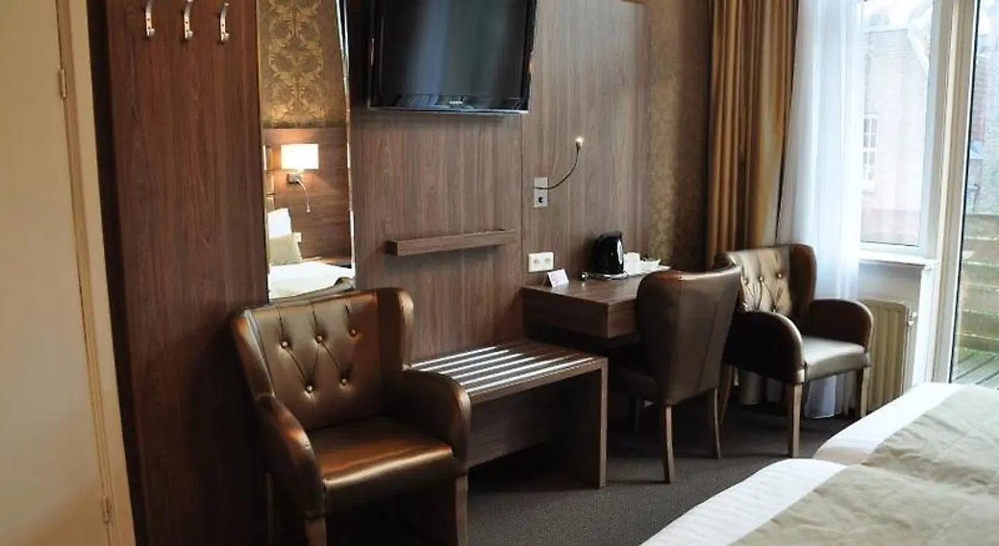 Aadam Wilhelmina ROOM_EXAMPLE