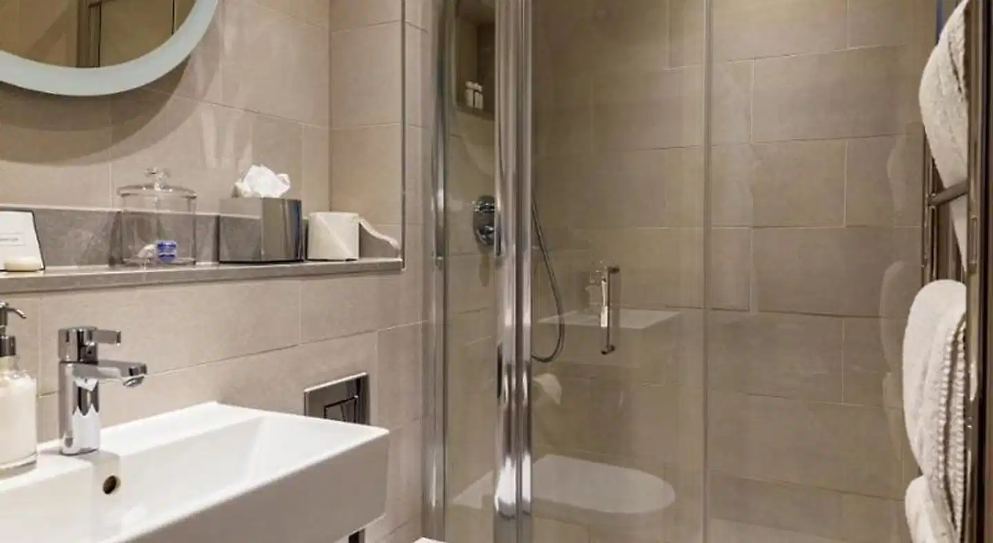 Brighton Harbour Hotel Badezimmer