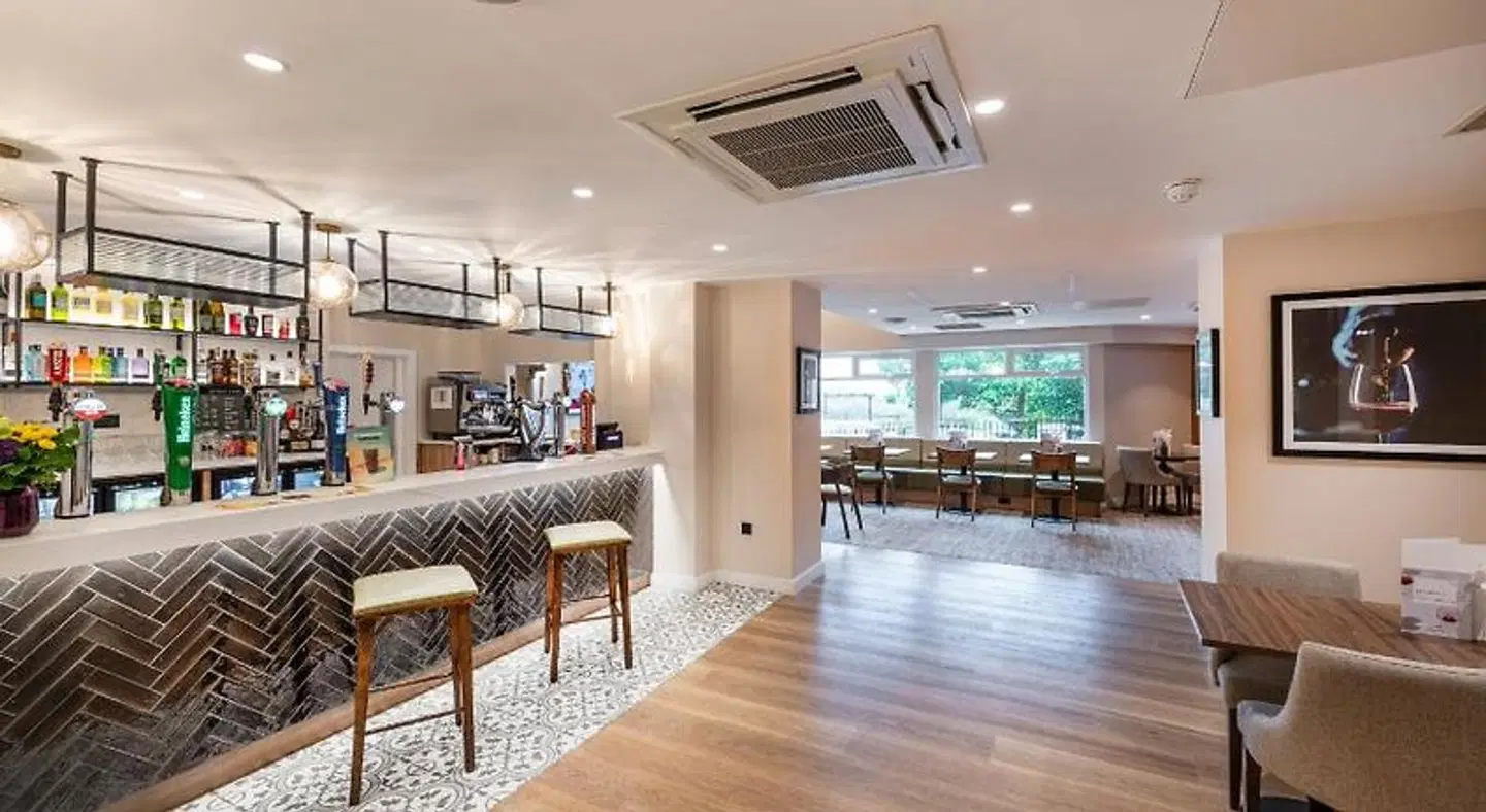 Mercure Manchester Norton Grange Hotel & Spa Bar