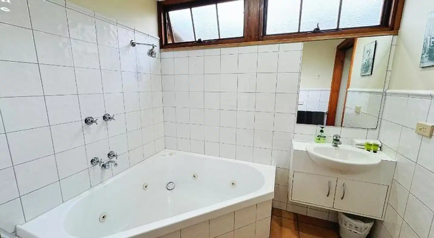 Halls Gap Log Cabins Badezimmer