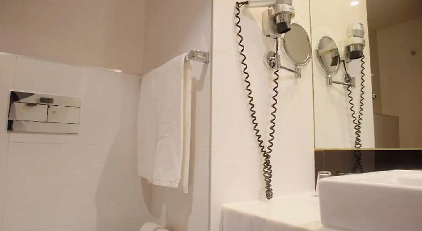 SANA Silver Coast Hotel Badezimmer