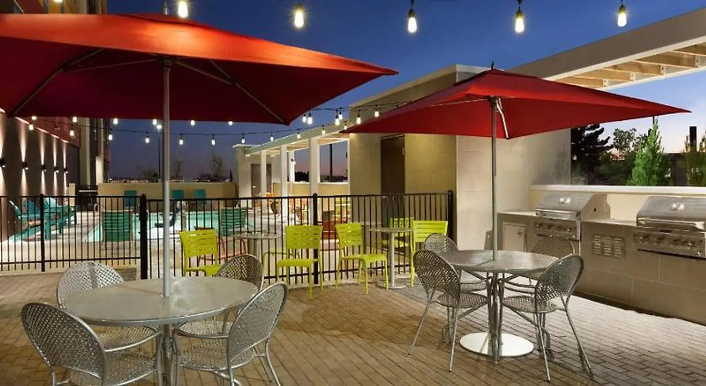 Home2 Suites El Paso Airport, TX Bar