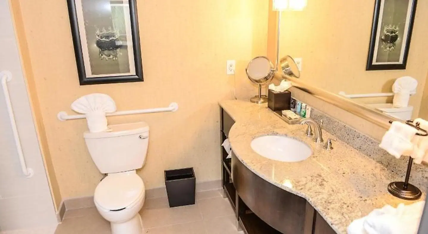 Crowne Plaza Houston Galleria Area by IHG Badezimmer