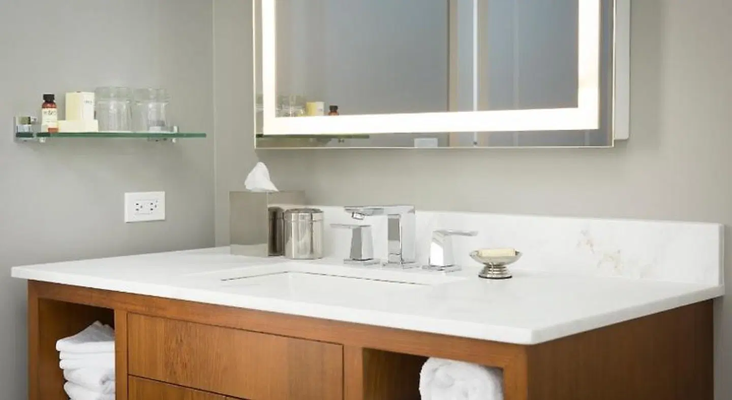 Hotel ZaZa Houston Memorial City Badezimmer