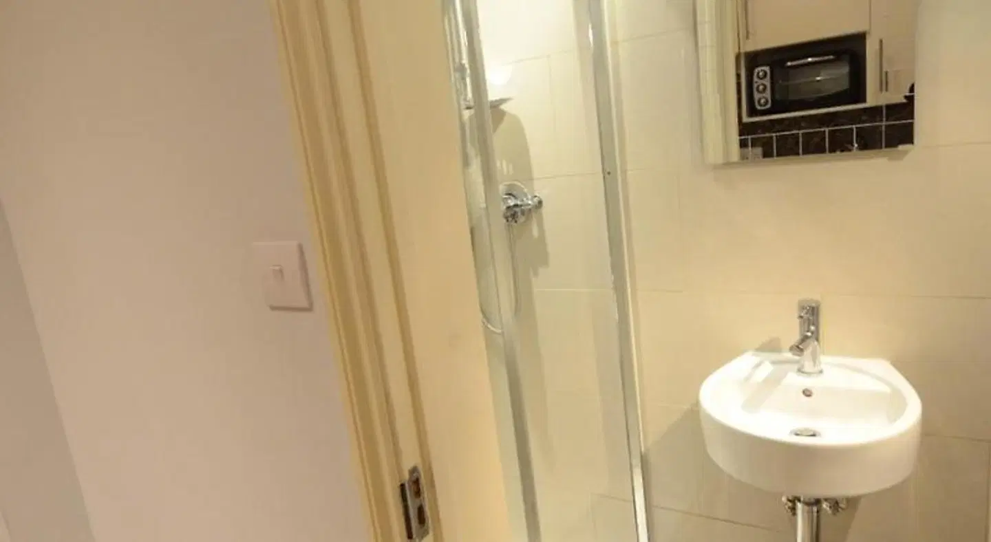 Amber Residence Hotel Badezimmer