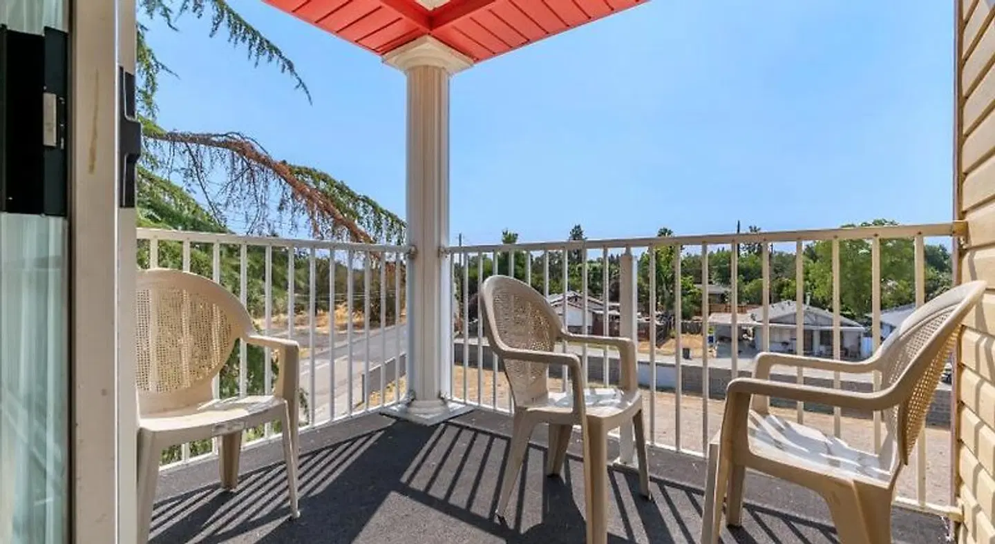 Comfort Suites Red Bluff near I-5 Terrasse