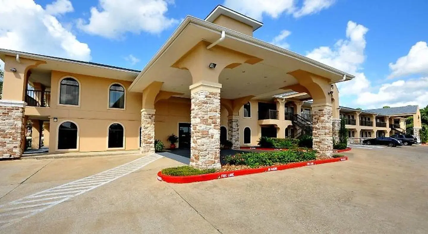 Best Western Huntsville EXTERIOR